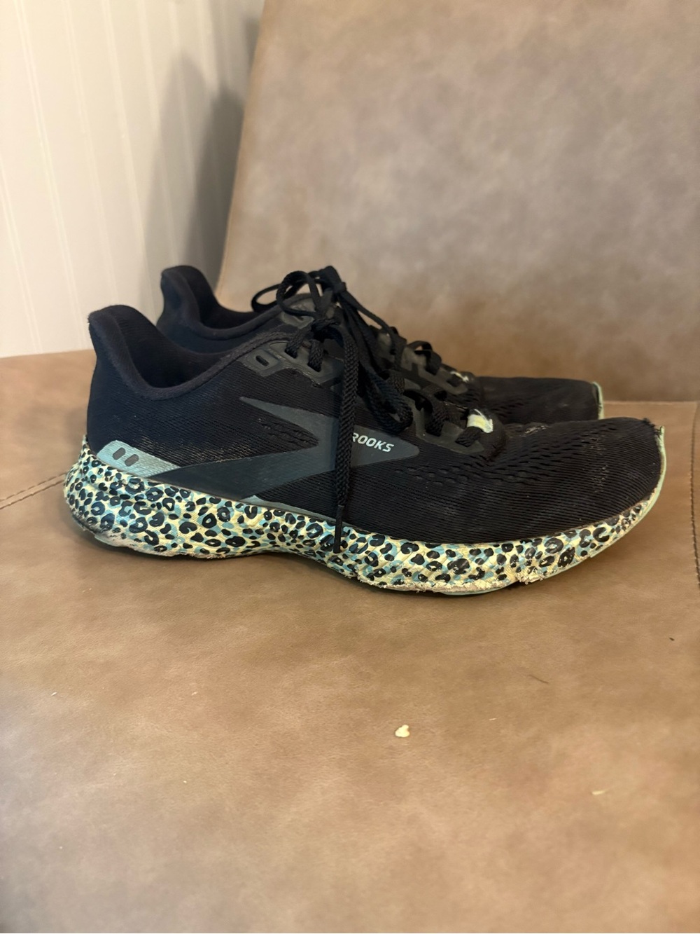 Brooks launch 8 black teal cheetah print comfortable athletic shoes size 7.5 - Picture 3 of 10